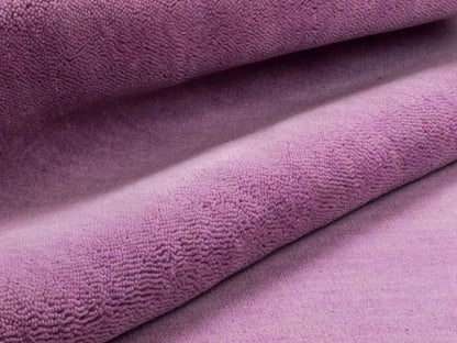 Moderner, Handloom Gabbeh Orientteppich von Khademi aus Wolle, flieder. Einfarbiges Uni-Design. Produziert in Indien. Größe: 170x119cm. Teppichnummer: KB4-1589. Verkauf durch Jupiter Intl.