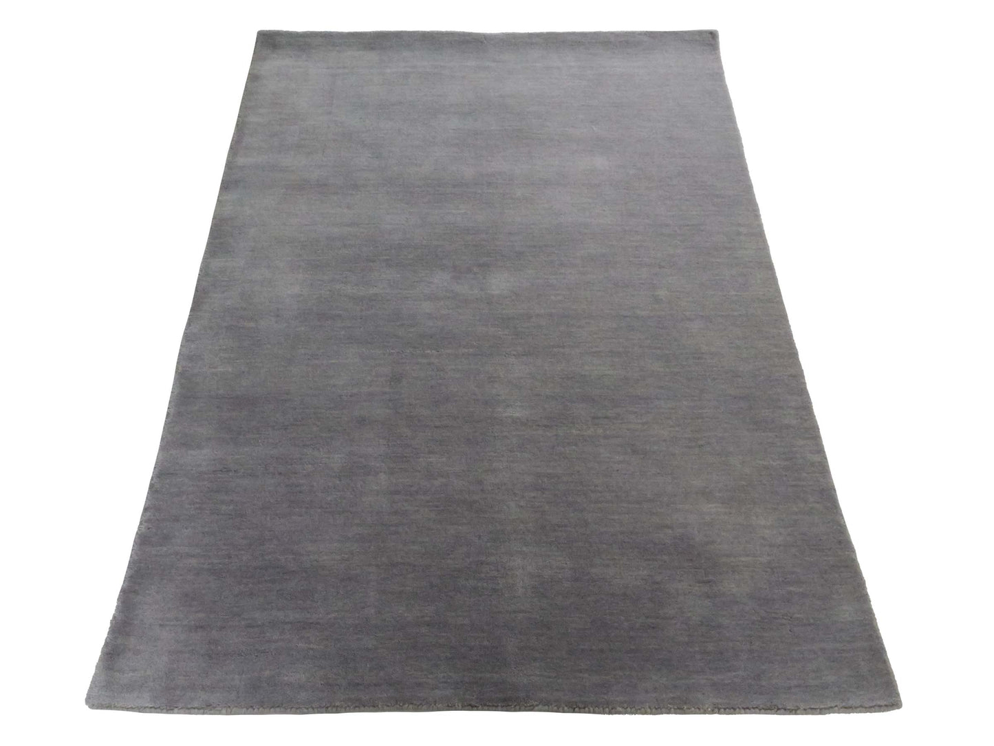 Moderner, Handloom Gabbeh Orientteppich von Khademi aus Wolle, grau. Einfarbiges Uni-Design. Produziert in Indien. Größe: 170x119cm. Teppichnummer: KB4-1586. Verkauf durch Jupiter Intl.