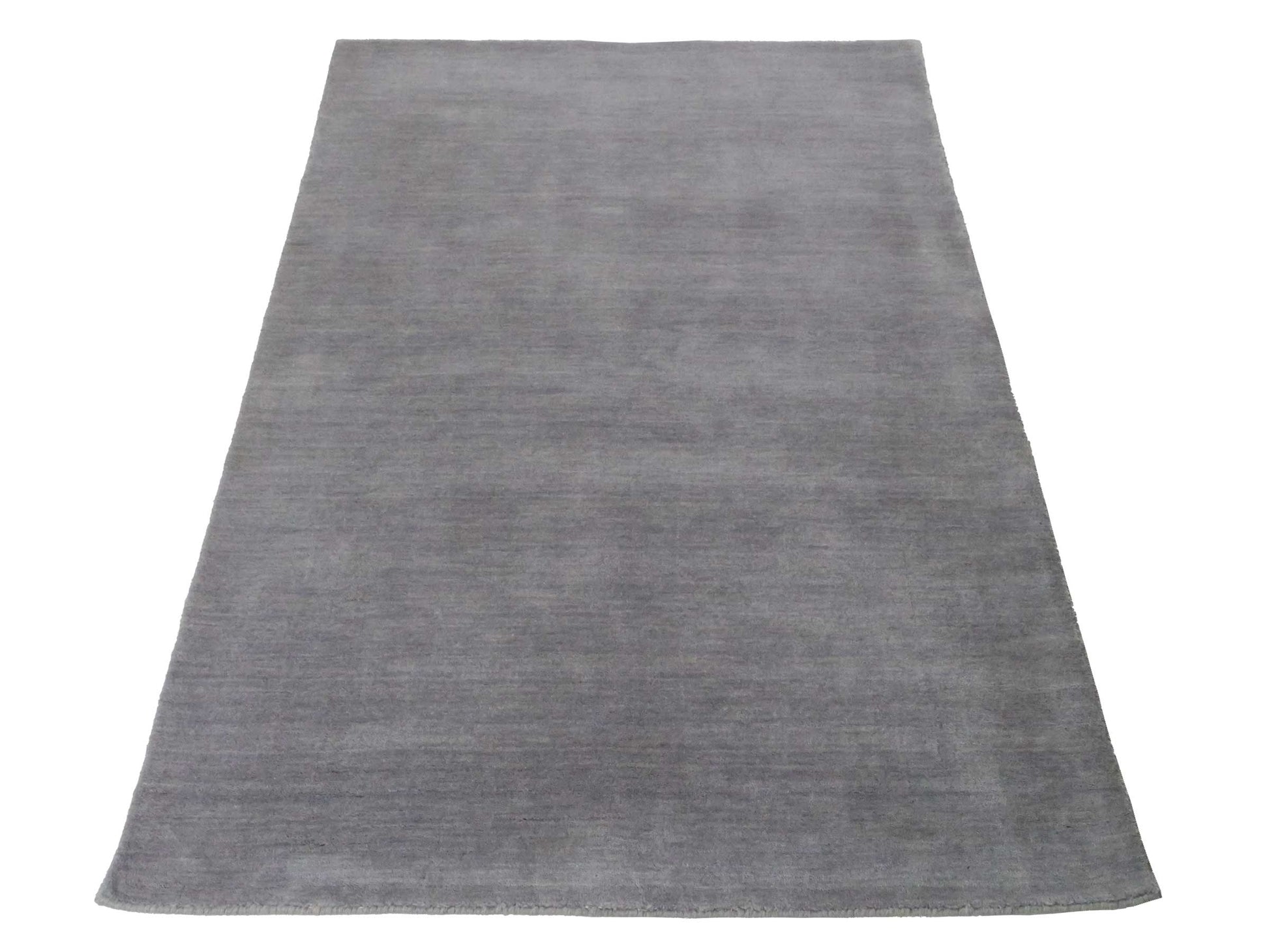 Moderner, Handloom Gabbeh Orientteppich von Khademi aus Wolle, grau. Einfarbiges Uni-Design. Produziert in Indien. Größe: 170x119cm. Teppichnummer: KB4-1586. Verkauf durch Jupiter Intl.