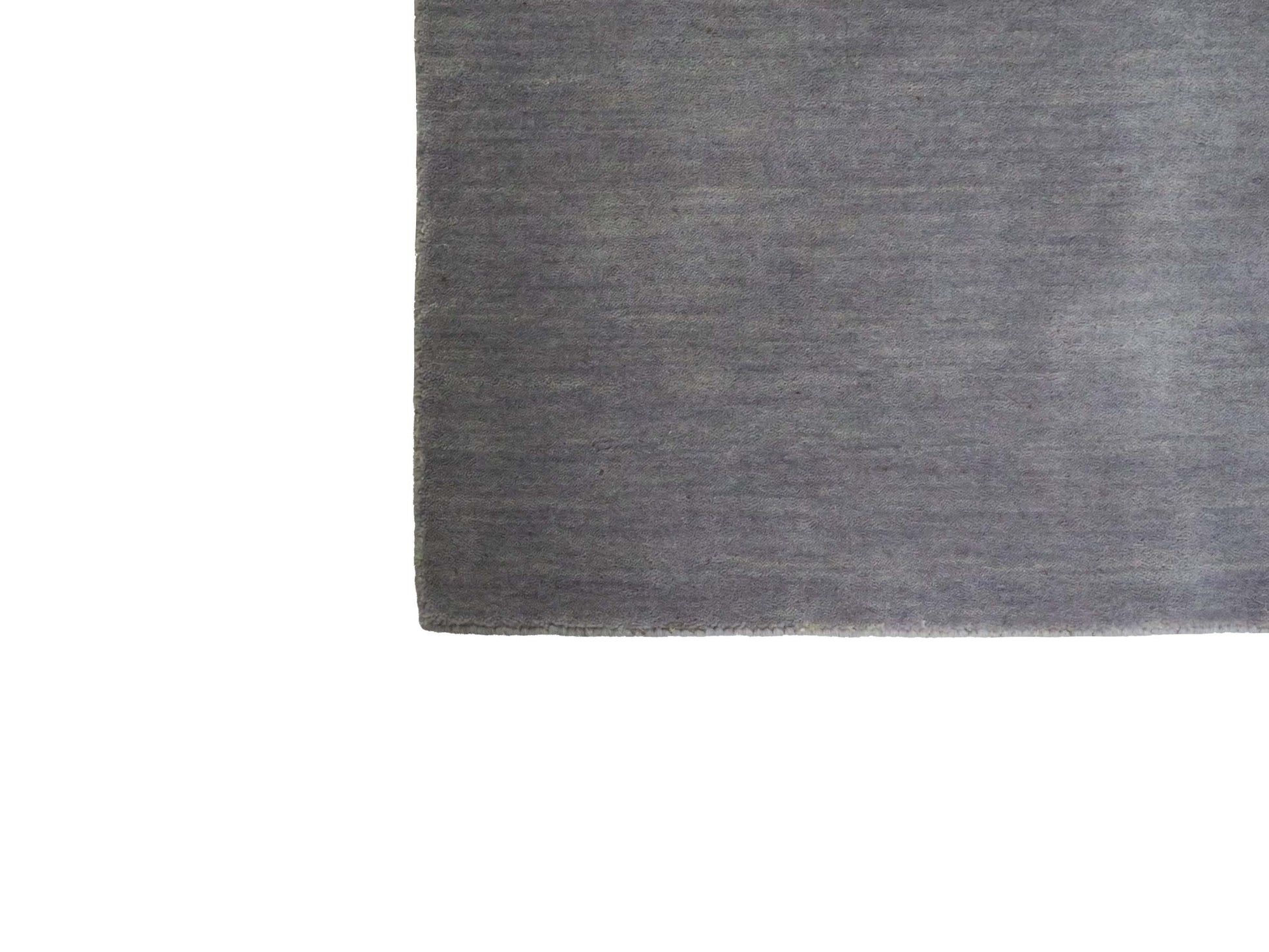 Moderner, Handloom Gabbeh Orientteppich von Khademi aus Wolle, grau. Einfarbiges Uni-Design. Produziert in Indien. Größe: 170x119cm. Teppichnummer: KB4-1586. Verkauf durch Jupiter Intl.