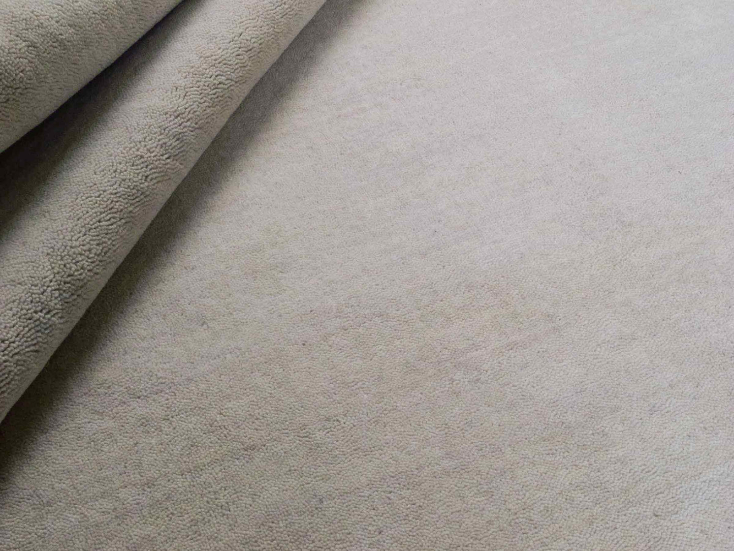 Moderner, Handloom Gabbeh Orientteppich von Khademi aus Wolle, ivory. Einfarbiges Uni-Design. Produziert in Indien. Größe: 170x119cm. Teppichnummer: KB4-1583. Verkauf durch Jupiter Intl.