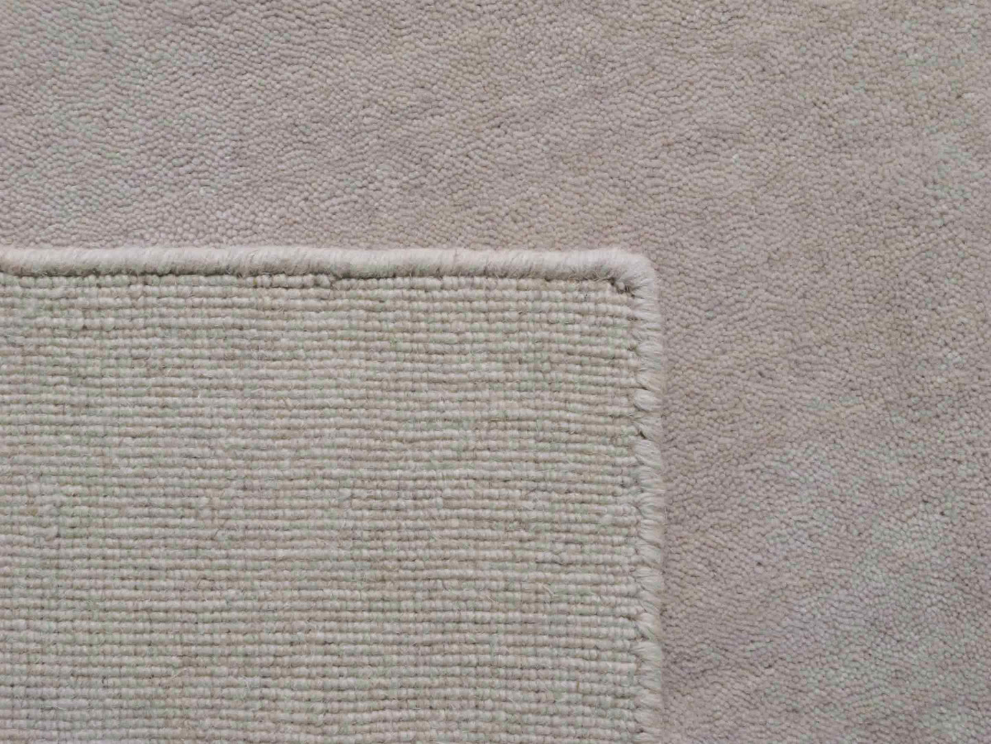 Moderner, Handloom Gabbeh Orientteppich von Khademi aus Wolle, ivory. Einfarbiges Uni-Design. Produziert in Indien. Größe: 170x119cm. Teppichnummer: KB4-1583. Verkauf durch Jupiter Intl.