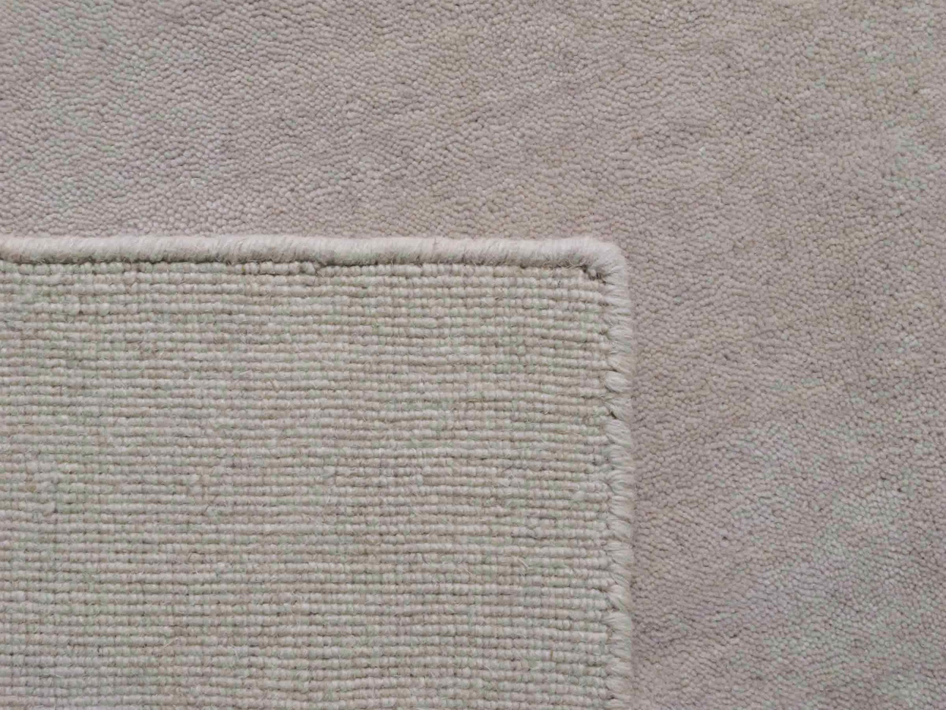 Moderner, Handloom Gabbeh Orientteppich von Khademi aus Wolle, ivory. Einfarbiges Uni-Design. Produziert in Indien. Größe: 170x119cm. Teppichnummer: KB4-1583. Verkauf durch Jupiter Intl.