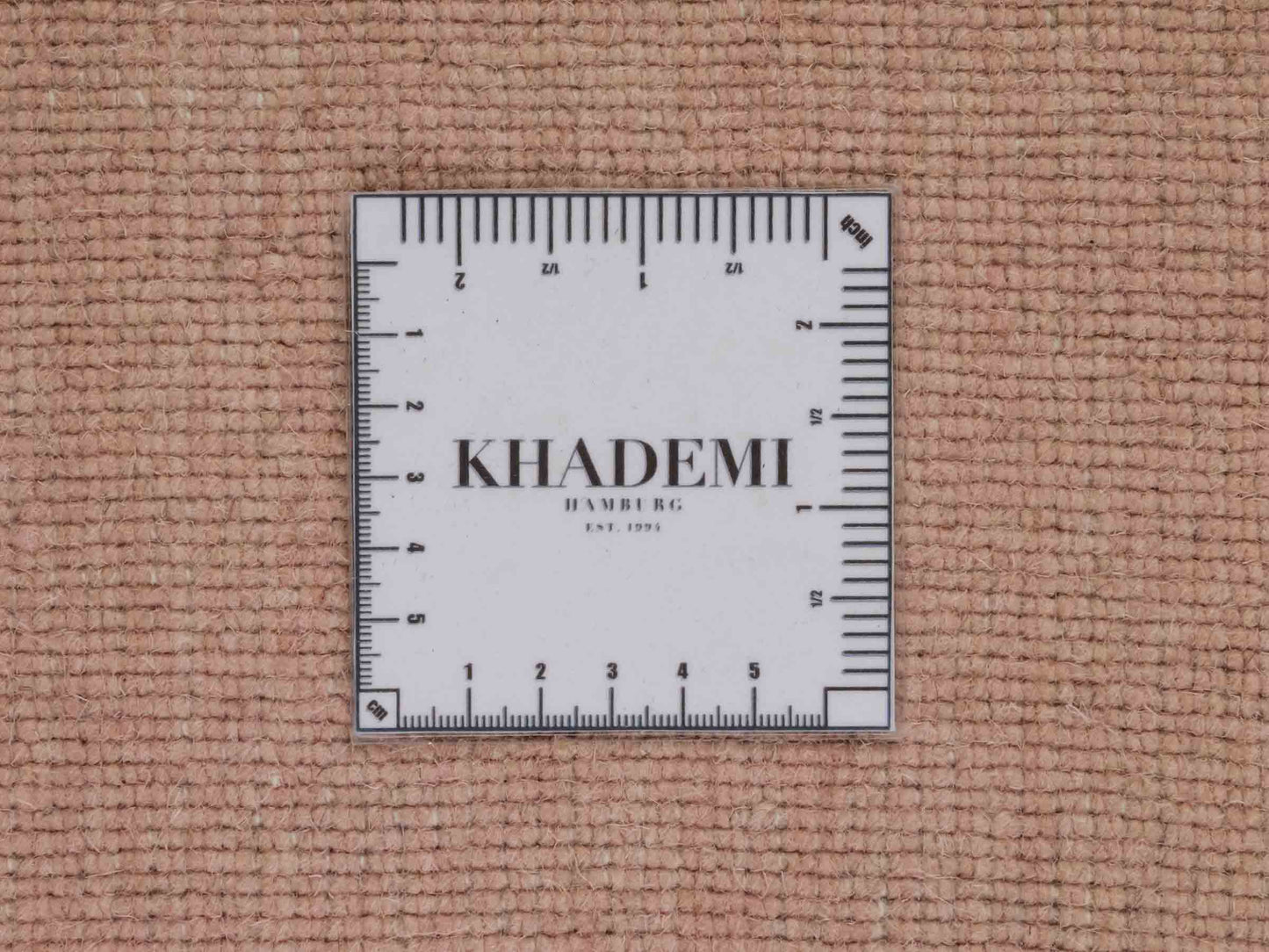 Moderner, Handloom Gabbeh Orientteppich von Khademi aus Wolle, rosa. Einfarbiges Uni-Design. Produziert in Indien. Größe: 170x119cm. Teppichnummer: KB4-1578. Verkauf durch Jupiter Intl.