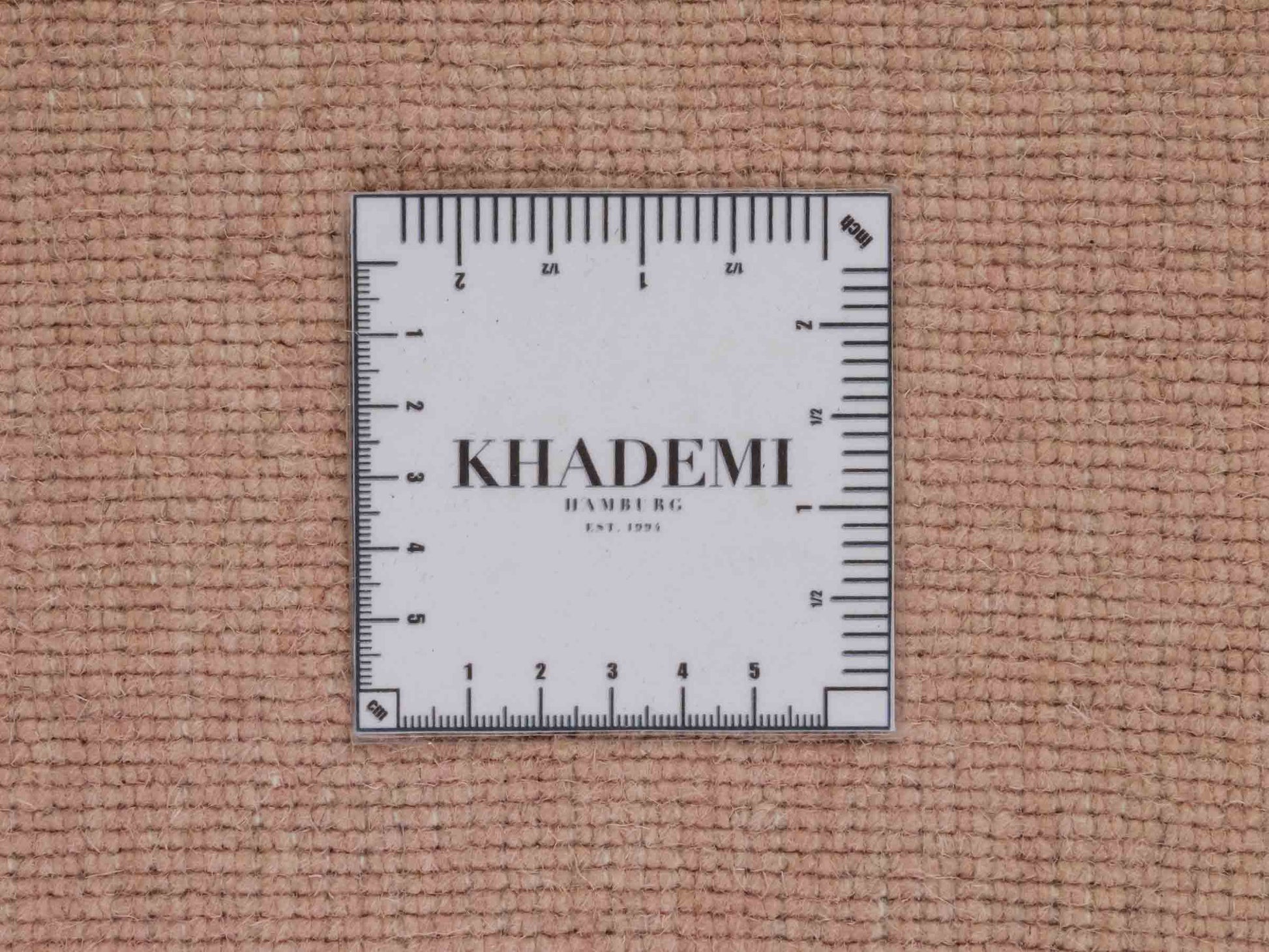 Moderner, Handloom Gabbeh Orientteppich von Khademi aus Wolle, rosa. Einfarbiges Uni-Design. Produziert in Indien. Größe: 170x119cm. Teppichnummer: KB4-1578. Verkauf durch Jupiter Intl.