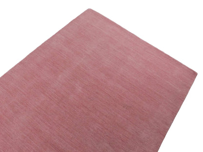 Moderner, Handloom Gabbeh Orientteppich von Khademi aus Wolle, rosa. Einfarbiges Uni-Design. Produziert in Indien. Größe: 170x119cm. Teppichnummer: KB4-1578. Verkauf durch Jupiter Intl.