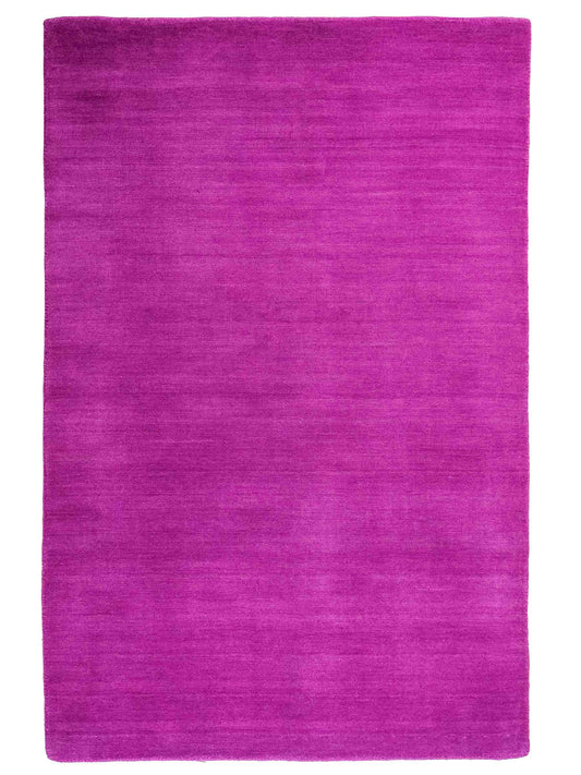 Moderner, Handloom Gabbeh Orientteppich von Khademi aus Wolle, lila. Einfarbiges Uni-Design. Produziert in Indien. Größe: 170x120cm. Teppichnummer: KB4-1577. Verkauf durch Jupiter Intl.