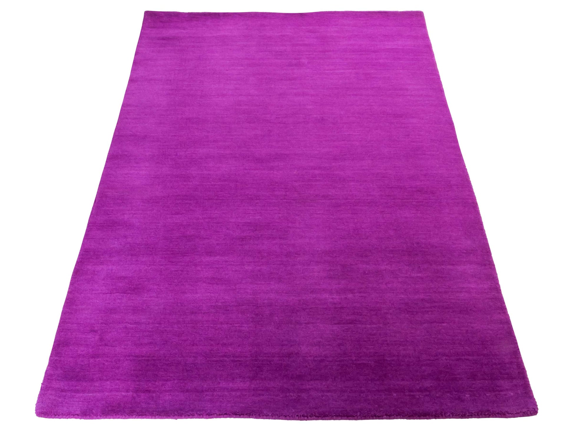 Moderner, Handloom Gabbeh Orientteppich von Khademi aus Wolle, lila. Einfarbiges Uni-Design. Produziert in Indien. Größe: 170x120cm. Teppichnummer: KB4-1577. Verkauf durch Jupiter Intl.