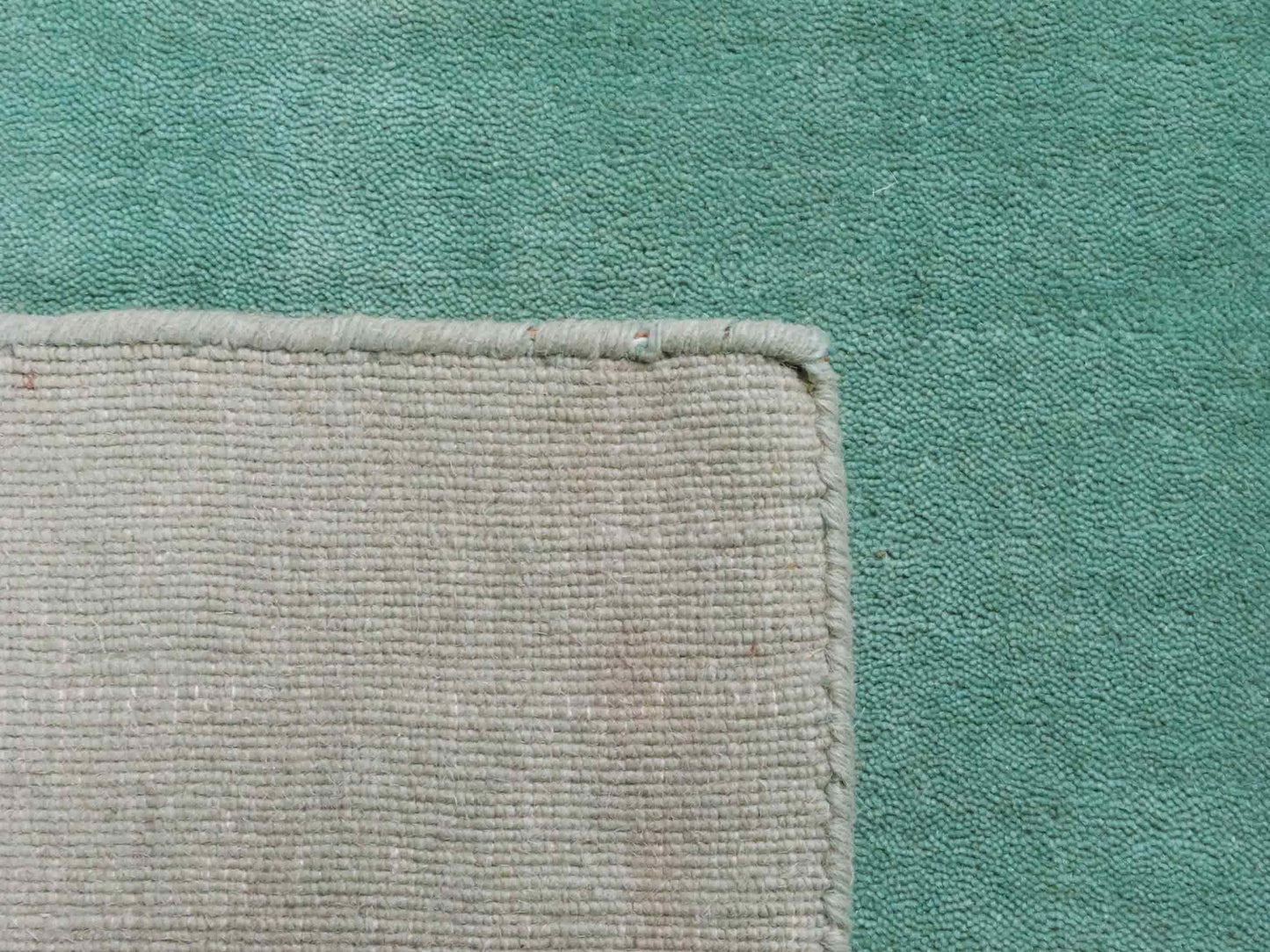 Moderner, Handloom Gabbeh Orientteppich von Khademi aus Wolle, türkis. Einfarbiges Uni-Design. Produziert in Indien. Größe: 170x120cm. Teppichnummer: KB4-1587. Verkauf durch Jupiter Intl.