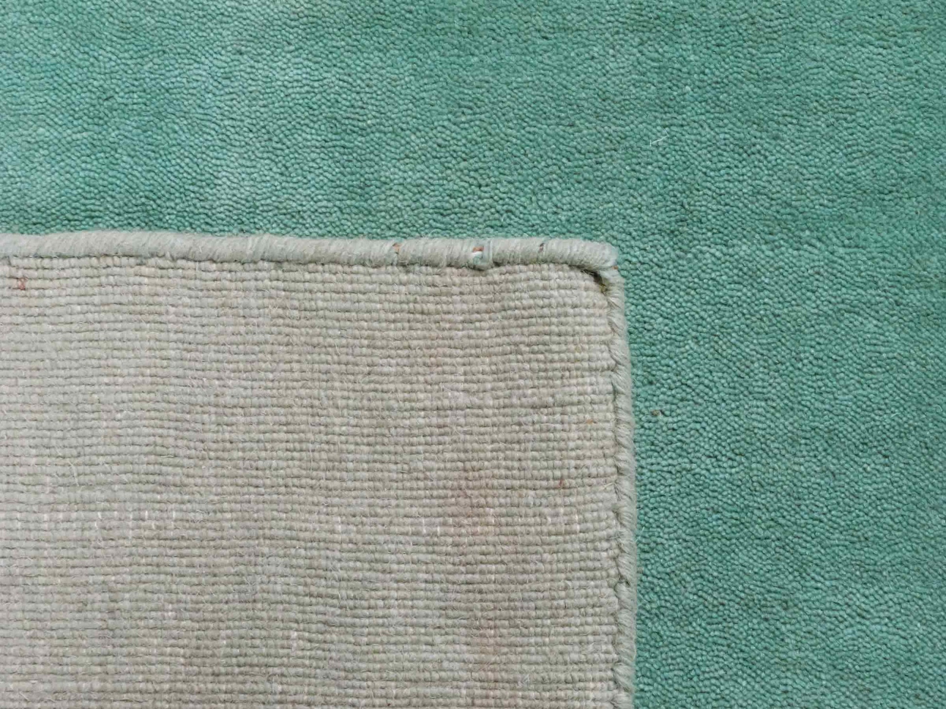 Moderner, Handloom Gabbeh Orientteppich von Khademi aus Wolle, türkis. Einfarbiges Uni-Design. Produziert in Indien. Größe: 170x120cm. Teppichnummer: KB4-1587. Verkauf durch Jupiter Intl.