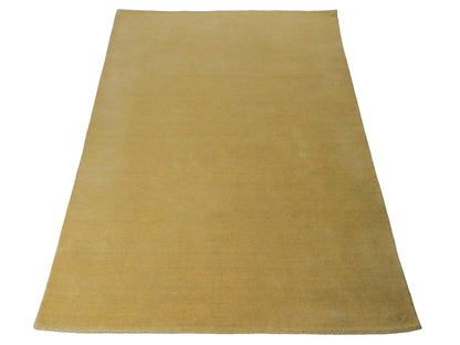 Moderner, Handloom Gabbeh Orientteppich von Khademi aus Wolle, gelb. Einfarbiges Uni-Design. Produziert in Indien. Größe: 171x119cm. Teppichnummer: KB4-1570. Verkauf durch Jupiter Intl.