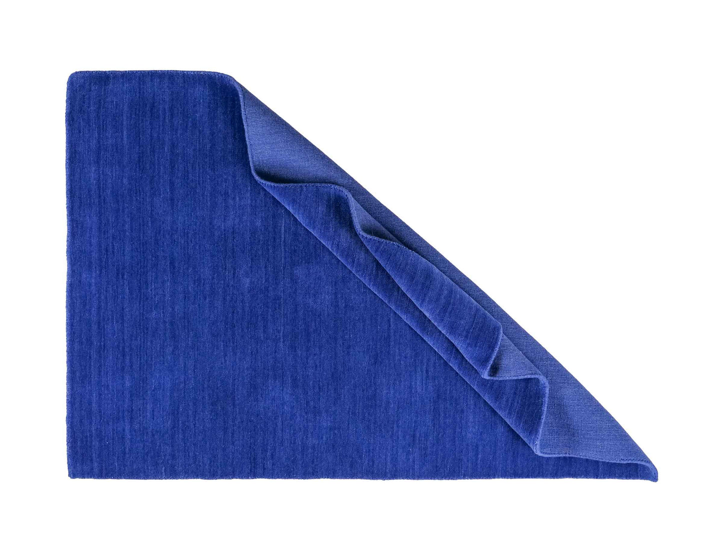 Moderner, Handloom Gabbeh Orientteppich von Khademi aus Wolle, blau. Einfarbiges Uni-Design. Produziert in Indien. Größe: 171x120cm. Teppichnummer: KB4-1579. Verkauf durch Jupiter Intl.