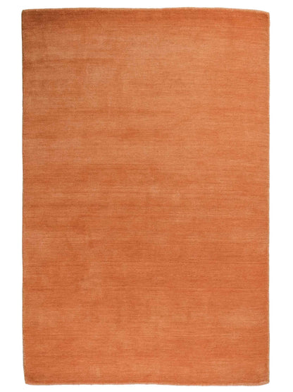 Moderner, Handloom Gabbeh Orientteppich von Khademi aus Wolle, orange. Einfarbiges Uni-Design. Produziert in Indien. Größe: 171x120cm. Teppichnummer: KB4-1569. Verkauf durch Jupiter Intl.