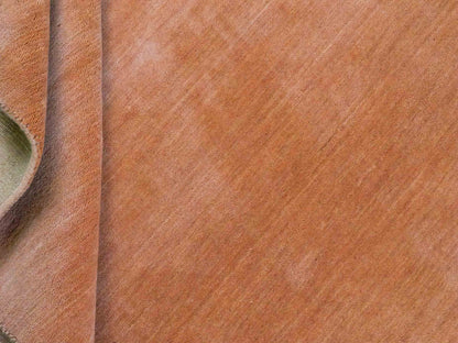 Moderner, Handloom Gabbeh Orientteppich von Khademi aus Wolle, orange. Einfarbiges Uni-Design. Produziert in Indien. Größe: 171x120cm. Teppichnummer: KB4-1569. Verkauf durch Jupiter Intl.