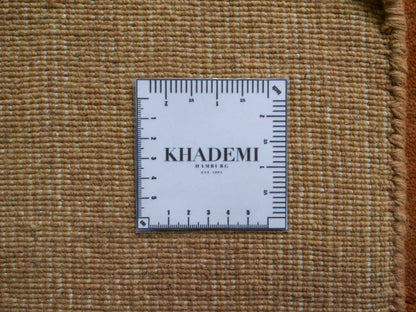 Moderner, Handloom Gabbeh Orientteppich von Khademi aus Wolle, orange. Einfarbiges Uni-Design. Produziert in Indien. Größe: 171x120cm. Teppichnummer: KB4-1569. Verkauf durch Jupiter Intl.