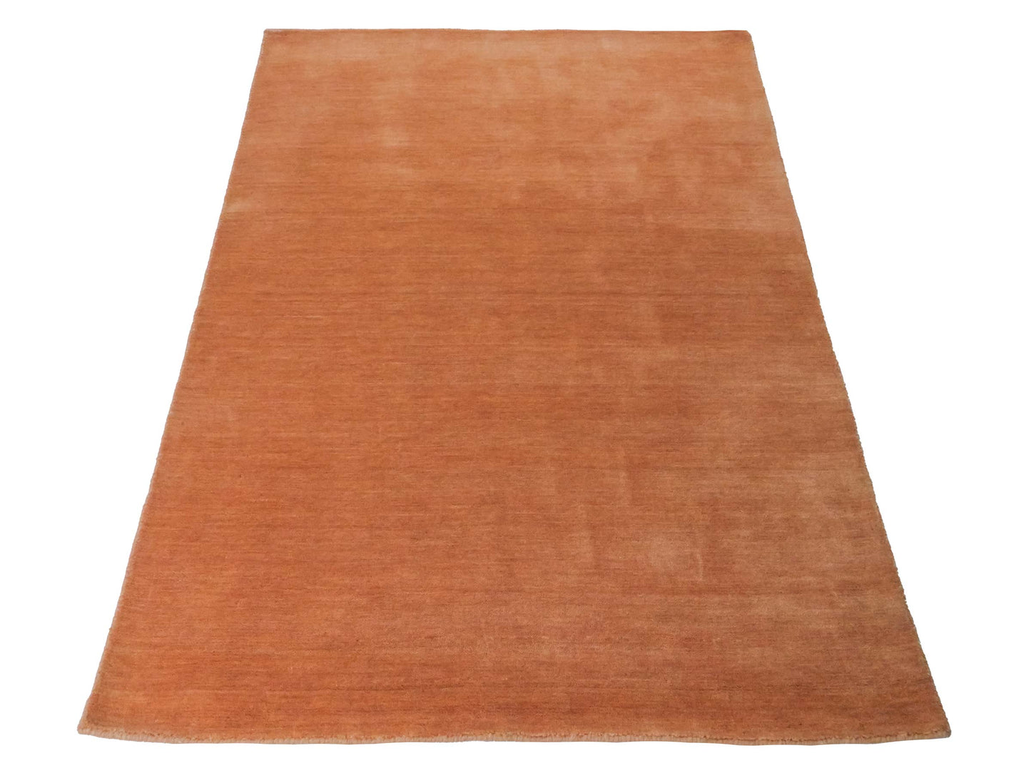 Moderner, Handloom Gabbeh Orientteppich von Khademi aus Wolle, orange. Einfarbiges Uni-Design. Produziert in Indien. Größe: 171x120cm. Teppichnummer: KB4-1569. Verkauf durch Jupiter Intl.