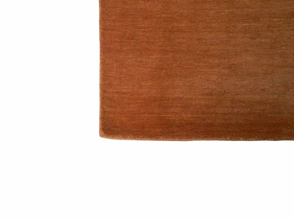 Moderner, Handloom Gabbeh Orientteppich von Khademi aus Wolle, orange. Einfarbiges Uni-Design. Produziert in Indien. Größe: 171x120cm. Teppichnummer: KB4-1569. Verkauf durch Jupiter Intl.