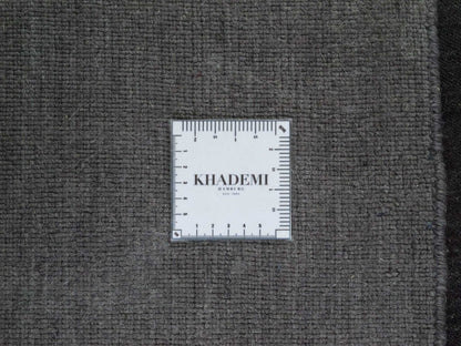 Moderner, Handloom Gabbeh Orientteppich von Khademi aus Wolle, anthrazit. Einfarbiges Uni-Design. Produziert in Indien. Größe: 175x125cm. Teppichnummer: KB4-1585. Verkauf durch Jupiter Intl.