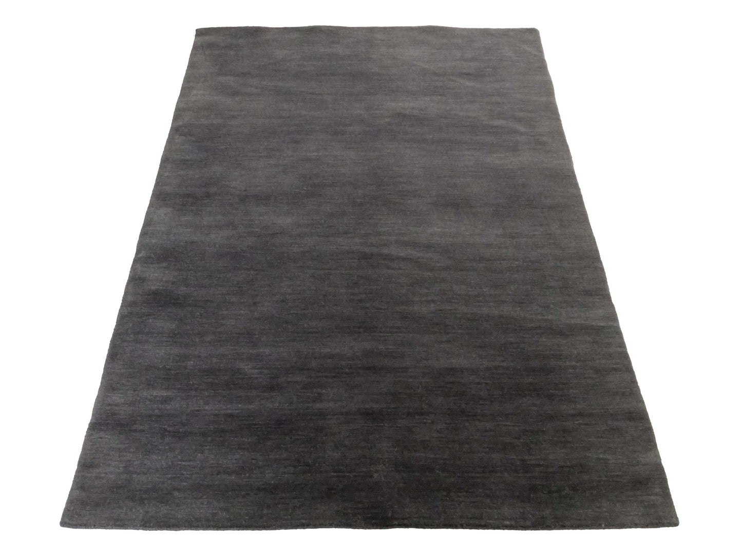 Moderner, Handloom Gabbeh Orientteppich von Khademi aus Wolle, anthrazit. Einfarbiges Uni-Design. Produziert in Indien. Größe: 175x125cm. Teppichnummer: KB4-1585. Verkauf durch Jupiter Intl.