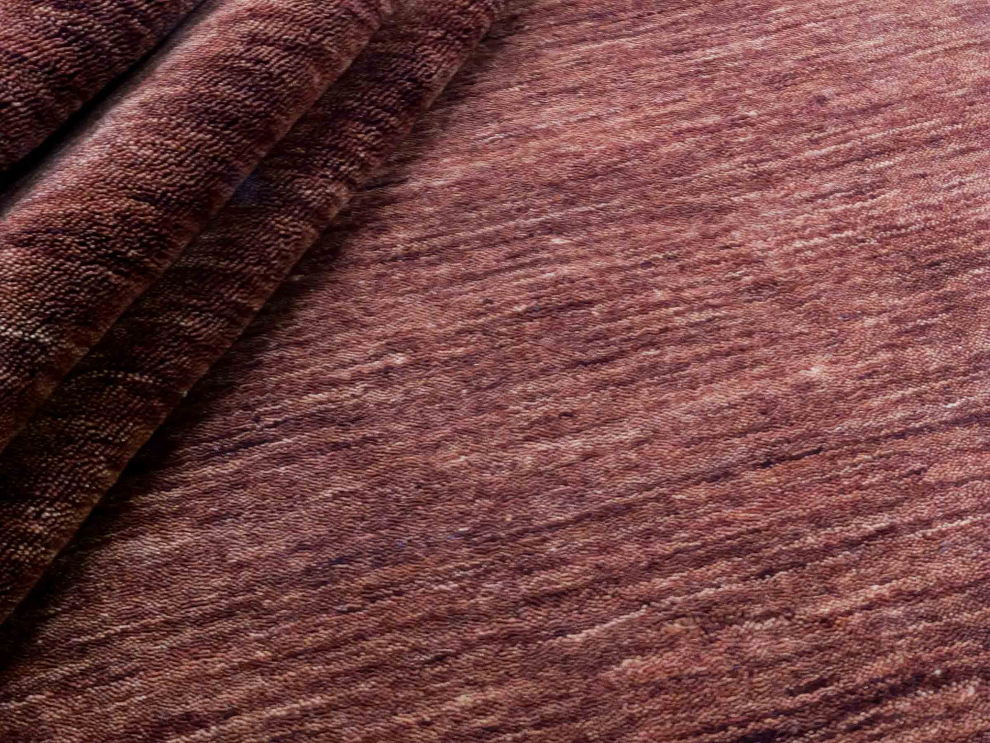 Moderner, Handloom Gabbeh Orientteppich von Khademi aus Wolle, braun. Einfarbiges Uni-Design. Produziert in Indien. Größe: 200x200cm. Teppichnummer: KB4-1596. Verkauf durch Jupiter Intl.