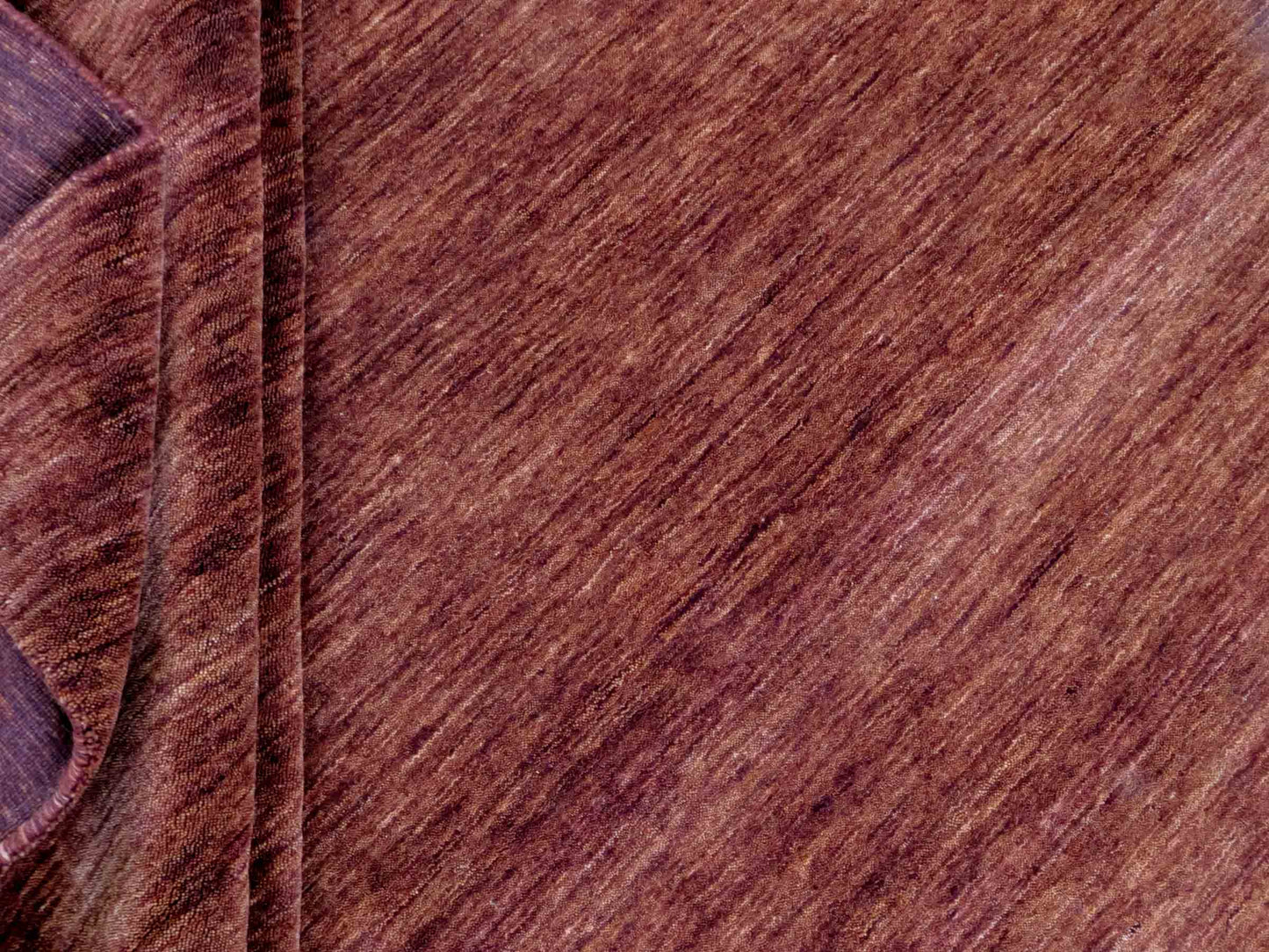 Moderner, Handloom Gabbeh Orientteppich von Khademi aus Wolle, braun. Einfarbiges Uni-Design. Produziert in Indien. Größe: 200x200cm. Teppichnummer: KB4-1596. Verkauf durch Jupiter Intl.