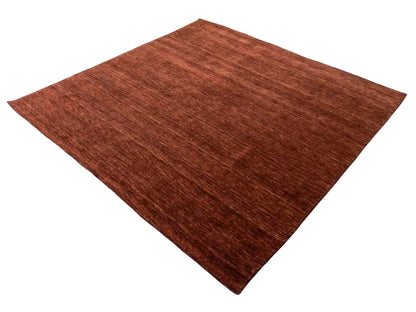 Moderner, Handloom Gabbeh Orientteppich von Khademi aus Wolle, braun. Einfarbiges Uni-Design. Produziert in Indien. Größe: 200x200cm. Teppichnummer: KB4-1597. Verkauf durch Jupiter Intl.