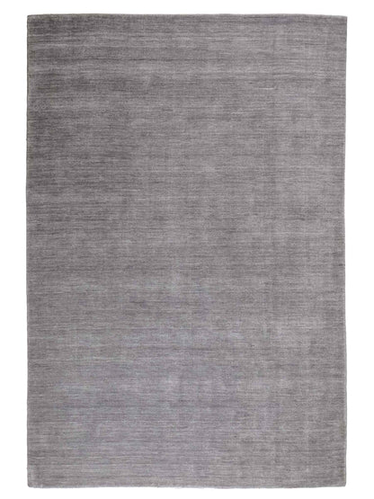 Moderner, Handloom Gabbeh Orientteppich von Khademi aus Wolle, grau. Einfarbiges Uni-Design. Produziert in Indien. Größe: 230x174cm. Teppichnummer: KB4-1611. Verkauf durch Jupiter Intl.