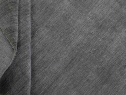 Moderner, Handloom Gabbeh Orientteppich von Khademi aus Wolle, grau. Einfarbiges Uni-Design. Produziert in Indien. Größe: 230x174cm. Teppichnummer: KB4-1611. Verkauf durch Jupiter Intl.