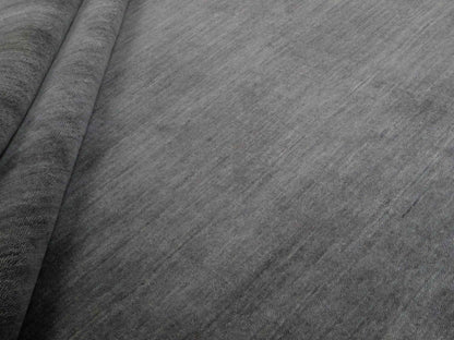 Moderner, Handloom Gabbeh Orientteppich von Khademi aus Wolle, grau. Einfarbiges Uni-Design. Produziert in Indien. Größe: 230x174cm. Teppichnummer: KB4-1611. Verkauf durch Jupiter Intl.