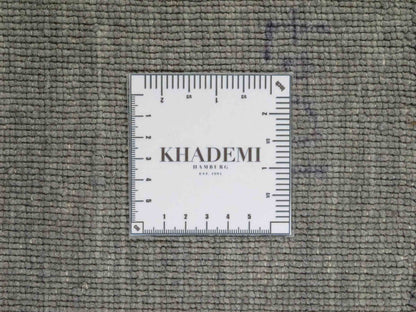 Moderner, Handloom Gabbeh Orientteppich von Khademi aus Wolle, grau. Einfarbiges Uni-Design. Produziert in Indien. Größe: 230x174cm. Teppichnummer: KB4-1611. Verkauf durch Jupiter Intl.