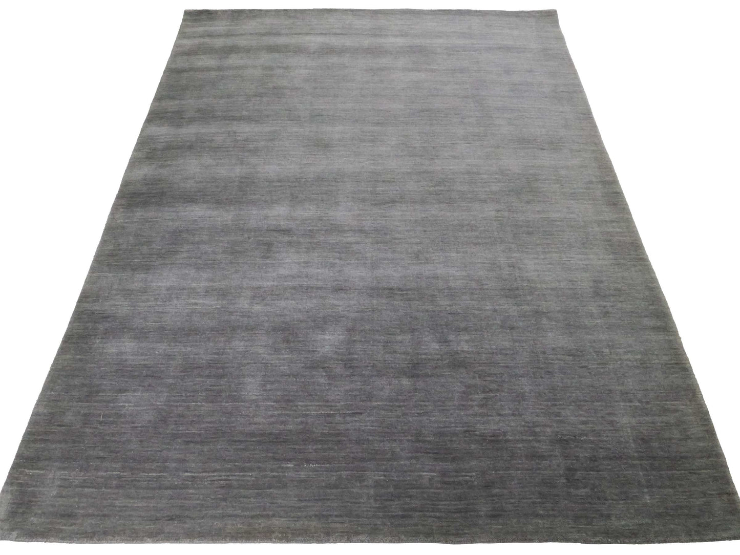 Moderner, Handloom Gabbeh Orientteppich von Khademi aus Wolle, grau. Einfarbiges Uni-Design. Produziert in Indien. Größe: 230x174cm. Teppichnummer: KB4-1611. Verkauf durch Jupiter Intl.