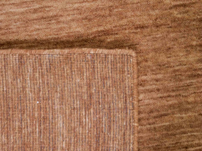 Moderner, Handloom Gabbeh Orientteppich von Khademi aus Wolle, braun. Einfarbiges Uni-Design. Produziert in Indien. Größe: 240x237cm. Teppichnummer: KB4-1599. Verkauf durch Jupiter Intl.