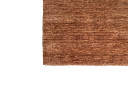 Moderner, Handloom Gabbeh Orientteppich von Khademi aus Wolle, braun. Einfarbiges Uni-Design. Produziert in Indien. Größe: 240x237cm. Teppichnummer: KB4-1599. Verkauf durch Jupiter Intl.