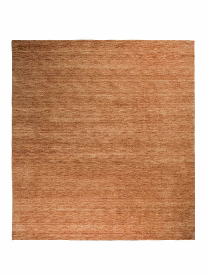 Moderner, Handloom Gabbeh Orientteppich von Khademi aus Wolle, braun. Einfarbiges Uni-Design. Produziert in Indien. Größe: 241x235cm. Teppichnummer: KB4-1598. Verkauf durch Jupiter Intl.