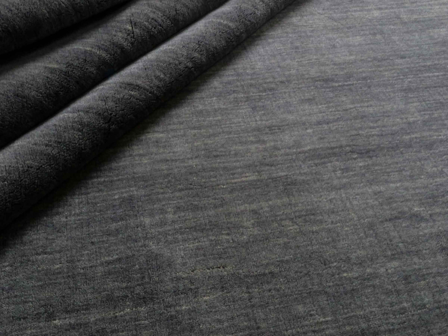 Moderner, Handloom Gabbeh Orientteppich von Khademi aus Wolle, anthrazit. Einfarbiges Uni-Design. Produziert in Indien. Größe: 285x200cm. Teppichnummer: KB4-1614. Verkauf durch Jupiter Intl.