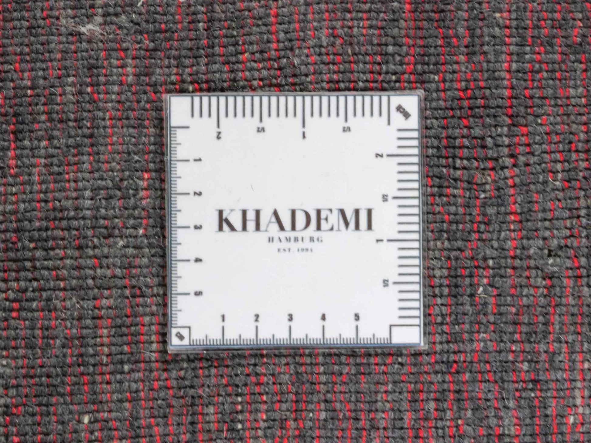 Moderner, Handloom Gabbeh Orientteppich von Khademi aus Wolle, anthrazit. Einfarbiges Uni-Design. Produziert in Indien. Größe: 285x200cm. Teppichnummer: KB4-1614. Verkauf durch Jupiter Intl.