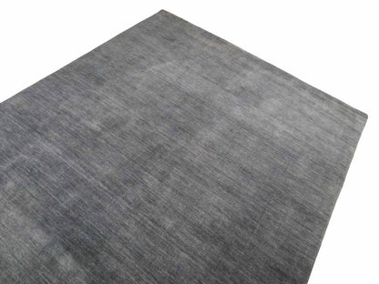 Moderner, Handloom Gabbeh Orientteppich von Khademi aus Wolle, anthrazit. Einfarbiges Uni-Design. Produziert in Indien. Größe: 285x200cm. Teppichnummer: KB4-1614. Verkauf durch Jupiter Intl.