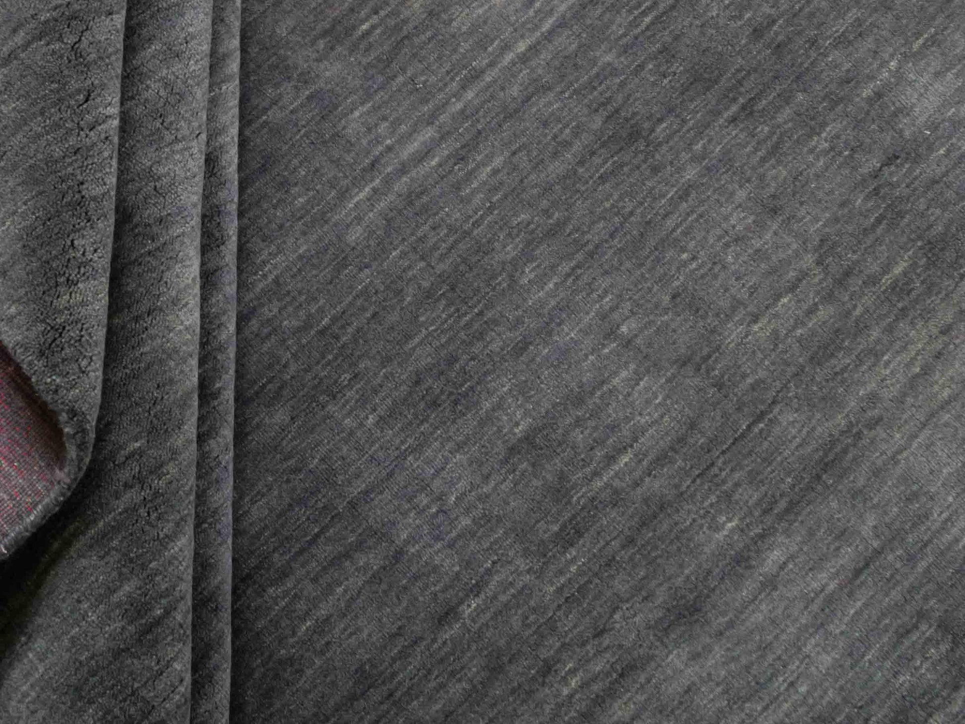 Moderner, Handloom Gabbeh Orientteppich von Khademi aus Wolle, anthrazit. Einfarbiges Uni-Design. Produziert in Indien. Größe: 292x200cm. Teppichnummer: KB4-1613. Verkauf durch Jupiter Intl.