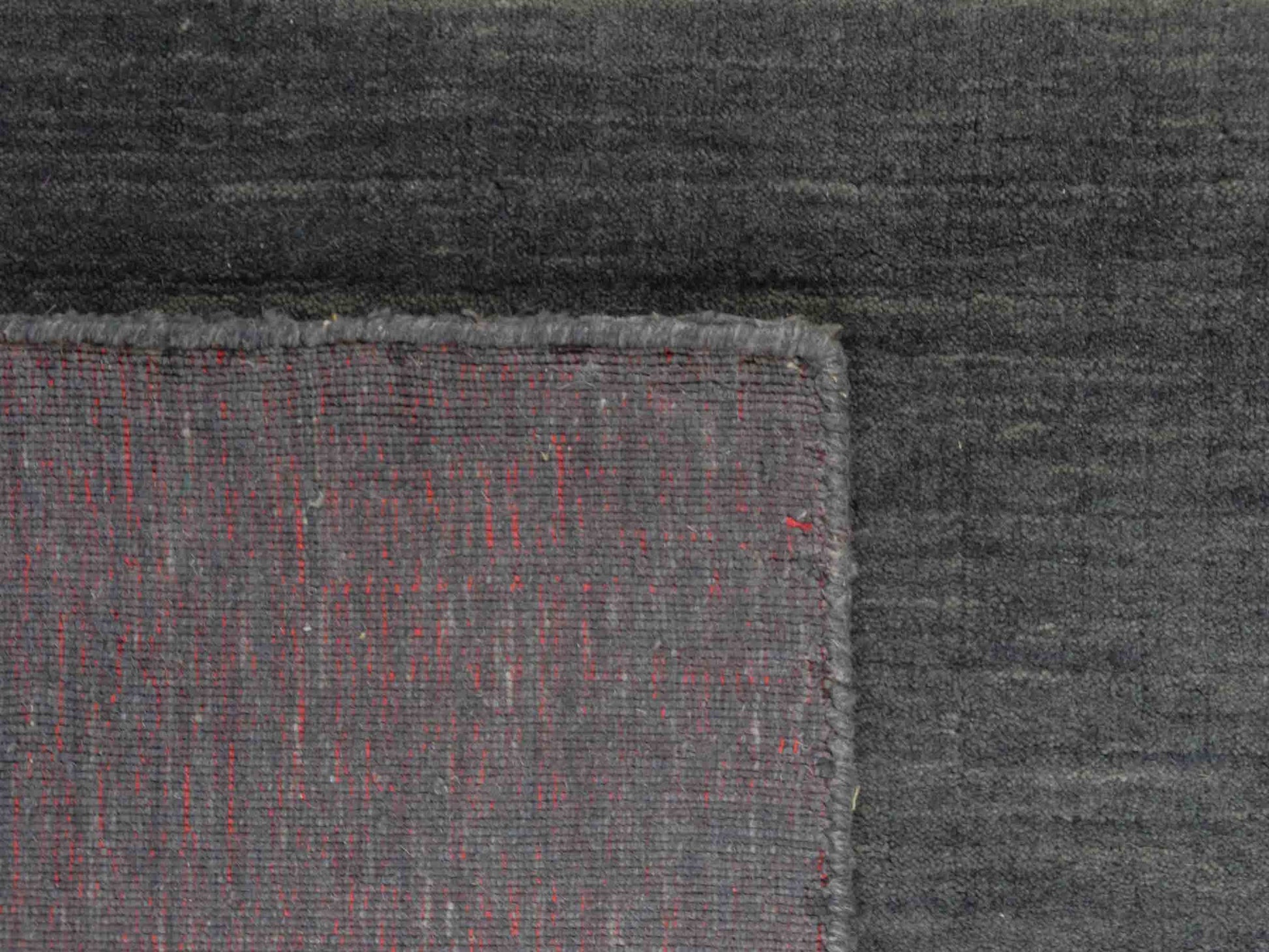 Moderner, Handloom Gabbeh Orientteppich von Khademi aus Wolle, anthrazit. Einfarbiges Uni-Design. Produziert in Indien. Größe: 292x200cm. Teppichnummer: KB4-1613. Verkauf durch Jupiter Intl.