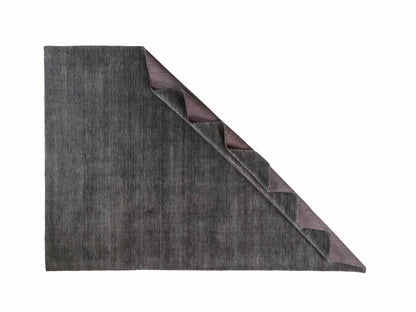 Moderner, Handloom Gabbeh Orientteppich von Khademi aus Wolle, anthrazit. Einfarbiges Uni-Design. Produziert in Indien. Größe: 292x200cm. Teppichnummer: KB4-1613. Verkauf durch Jupiter Intl.