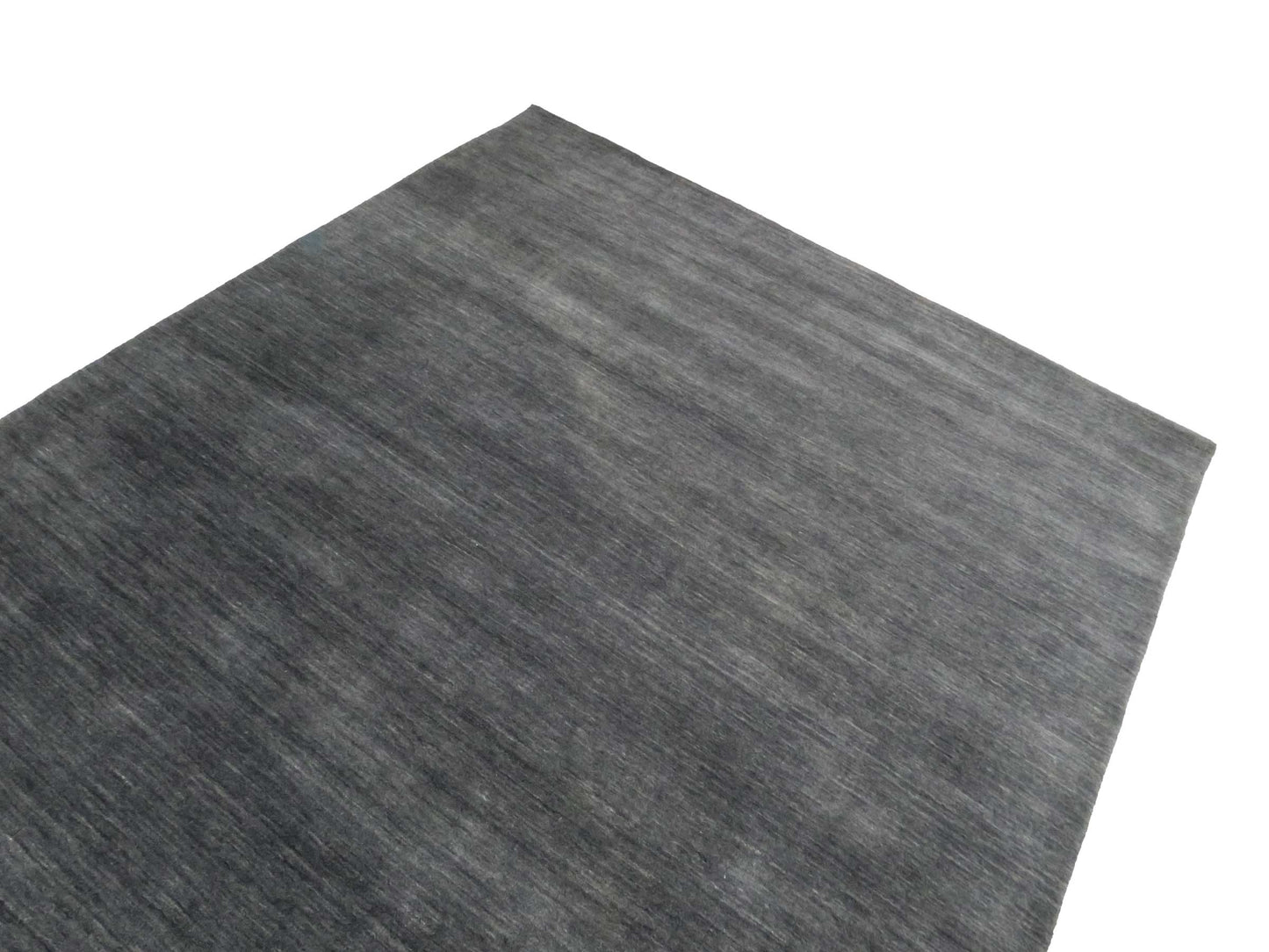 Moderner, Handloom Gabbeh Orientteppich von Khademi aus Wolle, anthrazit. Einfarbiges Uni-Design. Produziert in Indien. Größe: 292x200cm. Teppichnummer: KB4-1613. Verkauf durch Jupiter Intl.