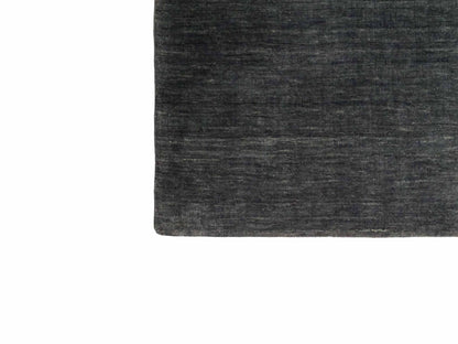 Moderner, Handloom Gabbeh Orientteppich von Khademi aus Wolle, anthrazit. Einfarbiges Uni-Design. Produziert in Indien. Größe: 292x200cm. Teppichnummer: KB4-1613. Verkauf durch Jupiter Intl.