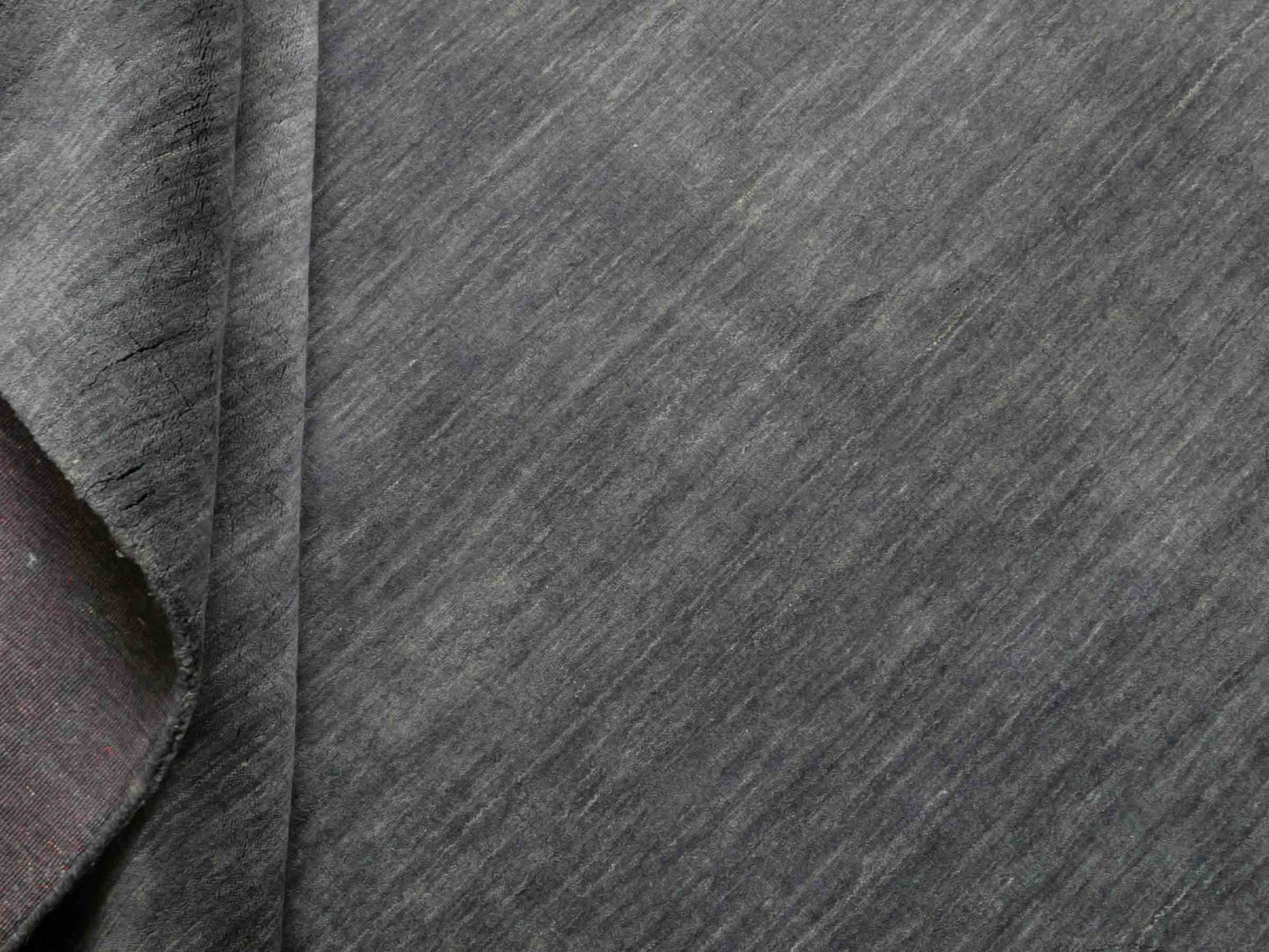 Moderner, Handloom Gabbeh Orientteppich von Khademi aus Wolle, anthrazit. Einfarbiges Uni-Design. Produziert in Indien. Größe: 292x200cm. Teppichnummer: KB4-1615. Verkauf durch Jupiter Intl.