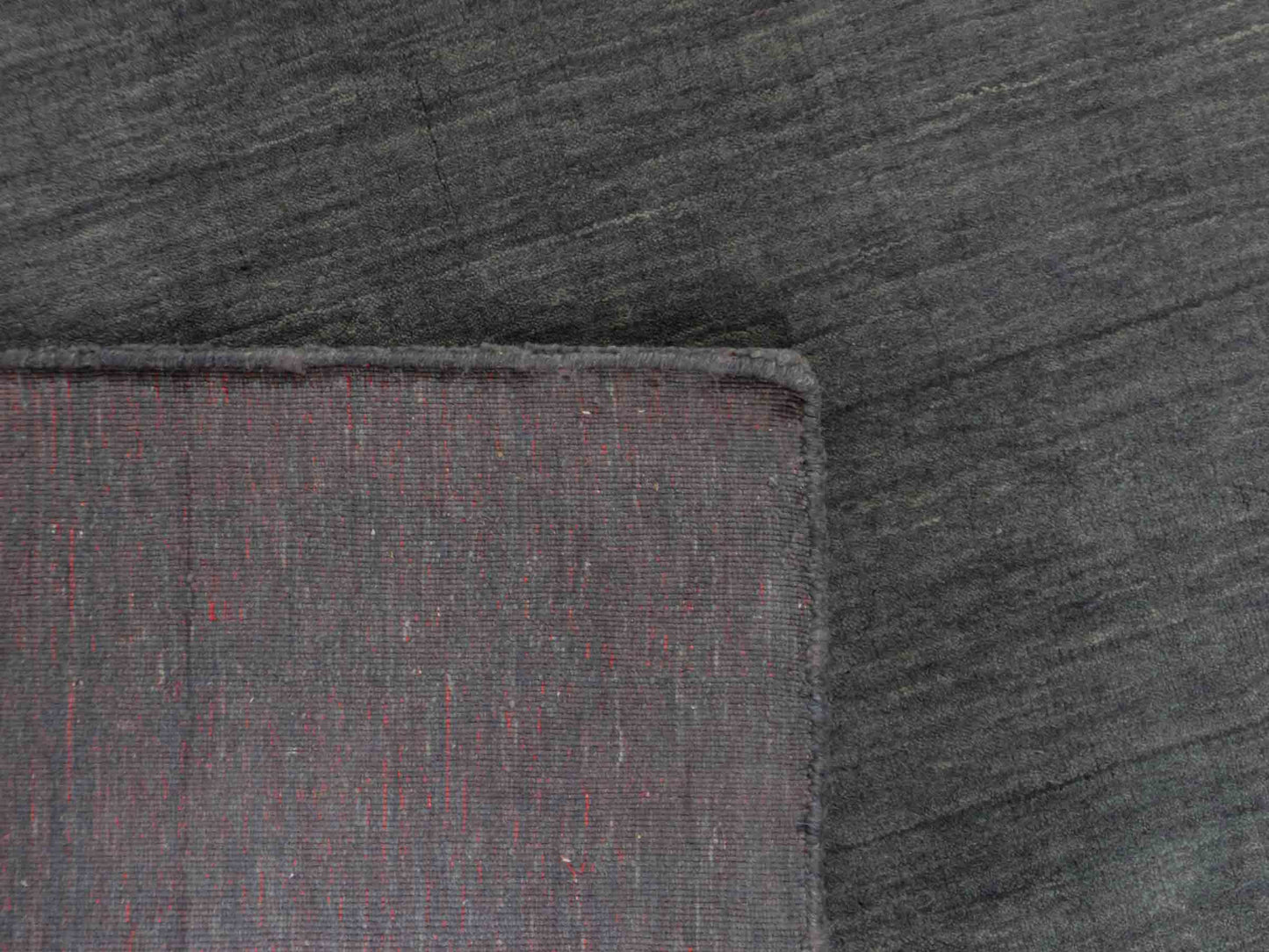 Moderner, Handloom Gabbeh Orientteppich von Khademi aus Wolle, anthrazit. Einfarbiges Uni-Design. Produziert in Indien. Größe: 292x200cm. Teppichnummer: KB4-1615. Verkauf durch Jupiter Intl.