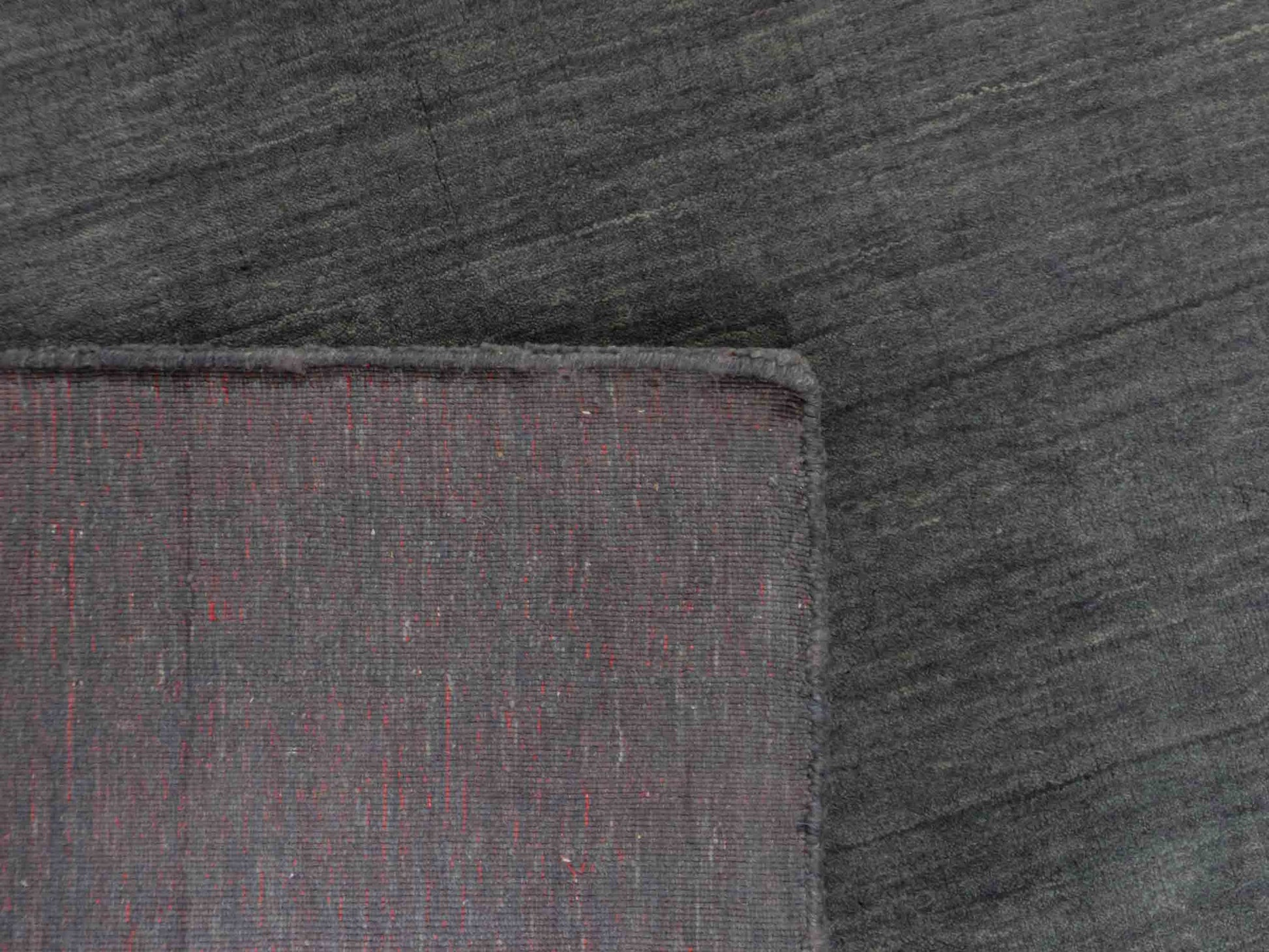 Moderner, Handloom Gabbeh Orientteppich von Khademi aus Wolle, anthrazit. Einfarbiges Uni-Design. Produziert in Indien. Größe: 292x200cm. Teppichnummer: KB4-1615. Verkauf durch Jupiter Intl.