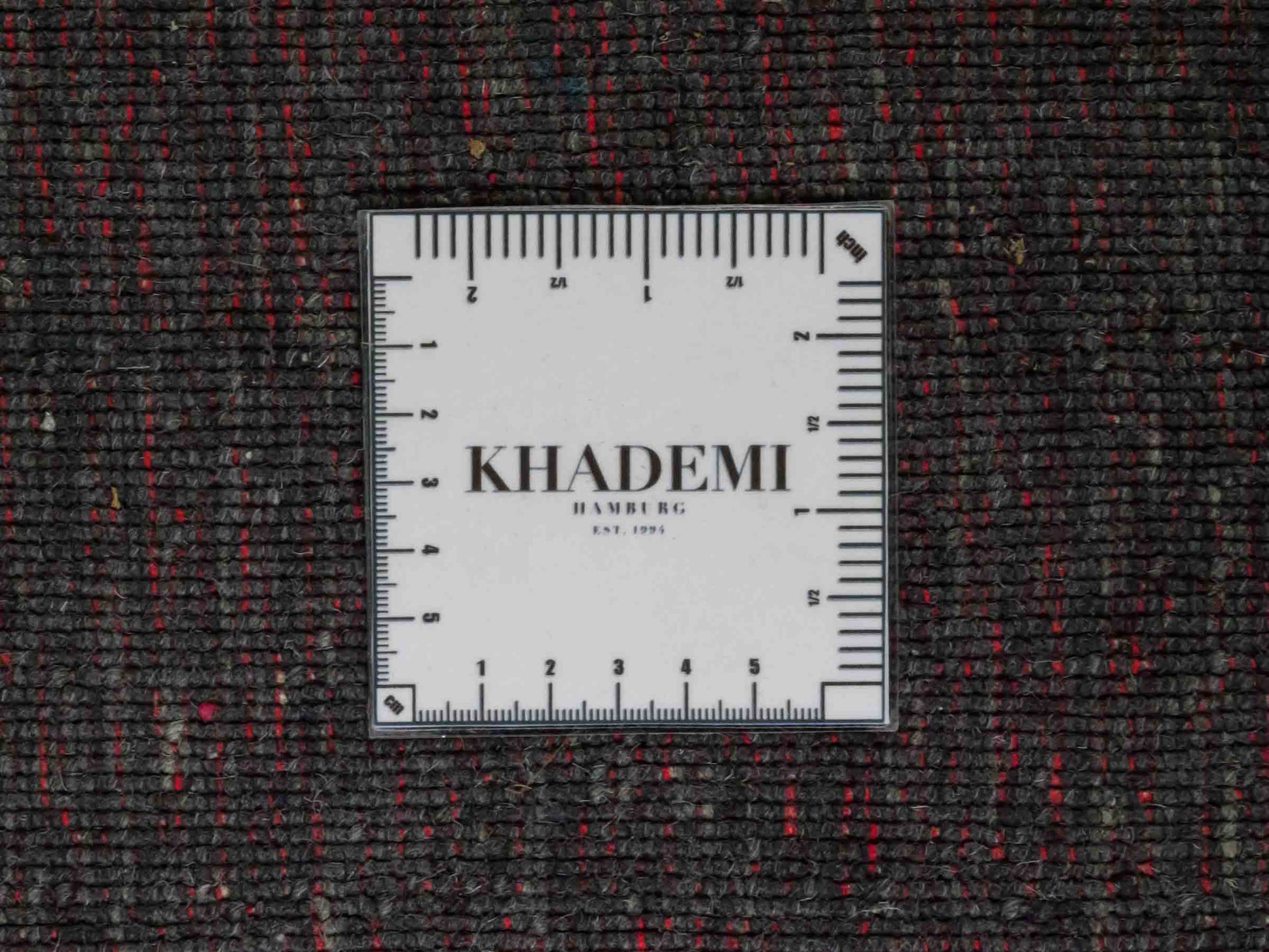 Moderner, Handloom Gabbeh Orientteppich von Khademi aus Wolle, anthrazit. Einfarbiges Uni-Design. Produziert in Indien. Größe: 292x200cm. Teppichnummer: KB4-1615. Verkauf durch Jupiter Intl.