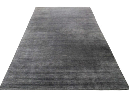 Moderner, Handloom Gabbeh Orientteppich von Khademi aus Wolle, anthrazit. Einfarbiges Uni-Design. Produziert in Indien. Größe: 292x200cm. Teppichnummer: KB4-1615. Verkauf durch Jupiter Intl.