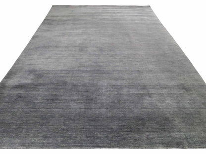 Moderner, Handloom Gabbeh Orientteppich von Khademi aus Wolle, anthrazit. Einfarbiges Uni-Design. Produziert in Indien. Größe: 292x200cm. Teppichnummer: KB4-1615. Verkauf durch Jupiter Intl.