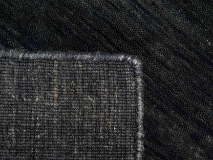 Moderner, Handloom Gabbeh Orientteppich von Khademi aus Wolle, anthrazit-grau. Einfarbiges Uni-Design. Produziert in Indien. Größe: 60x40cm. Teppichnummer: KB4-1617. Verkauf durch Jupiter Intl.