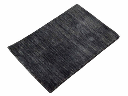 Moderner, Handloom Gabbeh Orientteppich von Khademi aus Wolle, anthrazit-grau. Einfarbiges Uni-Design. Produziert in Indien. Größe: 60x40cm. Teppichnummer: KB4-1617. Verkauf durch Jupiter Intl.